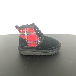 Ugg kids Neumel ll tartan size 7C black/red plaid